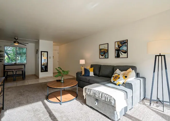 Modern - Get To Old Town In Minutes! *