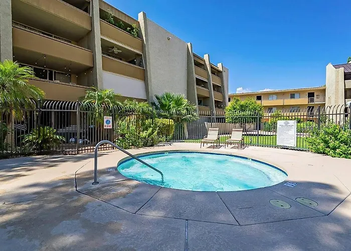 Modern - Get To Old Town In Minutes! Apartment *